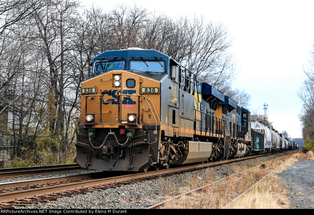 CSX 836 on M-403